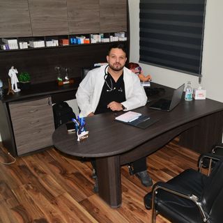 Ampliar imagen: Luis Margil Antonio Saucedo Yañez, Médico general Guadalupe