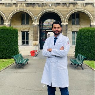 Ampliar imagen: Simón S. Velasco Montaño, Neurocirujano Guadalajara