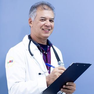 Ampliar imagen: Arturo Arjona Torres, Nefrólogo Cuautitlan Izcalli