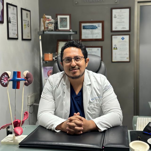 Miguel Angel Primo Rivera, Urólogo Córdoba