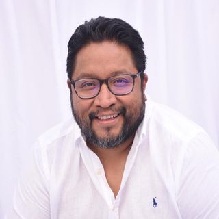 Ampliar imagen: Adrián Miguel Pérez, Traumatólogo Santiago de Querétaro