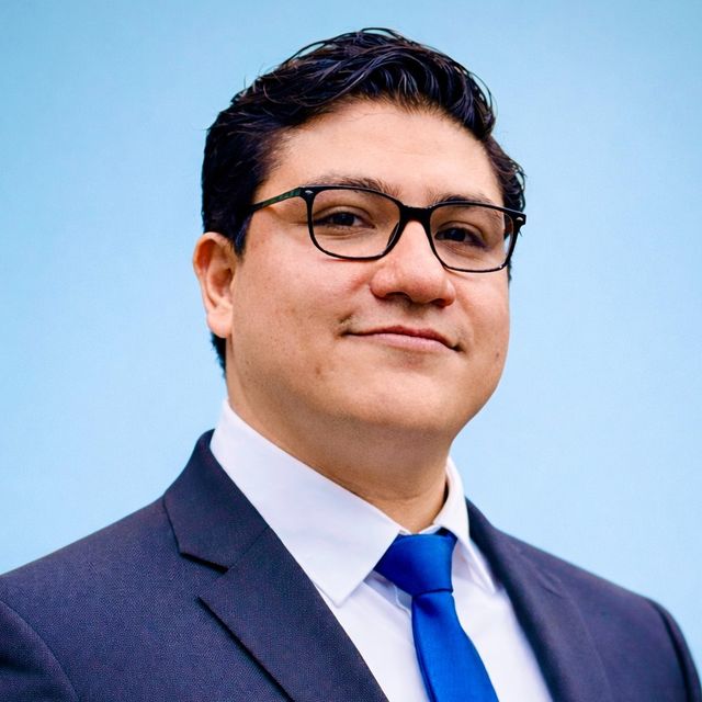 Carlos Aparicio García, Neurocirujano Puebla