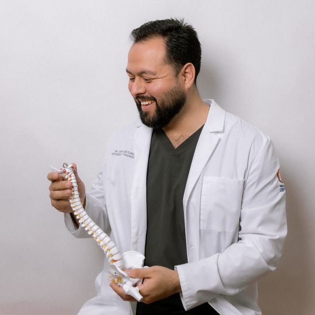 Juan Luis  Flores González , Traumatólogo Monterrey