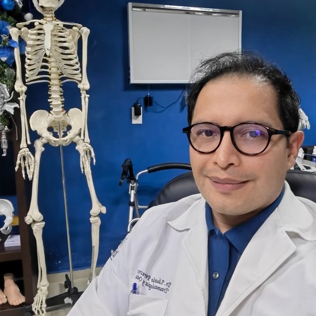 Oscar Eduardo Pérez Flores, Ortopedista Tulancingo