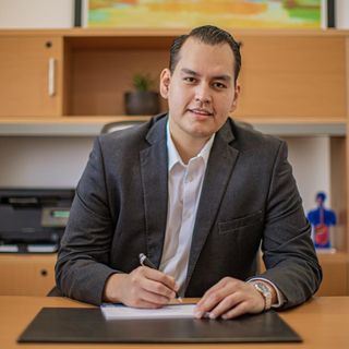 Ampliar imagen: Carlos Alberto González Espinosa, Urólogo Ciudad de México