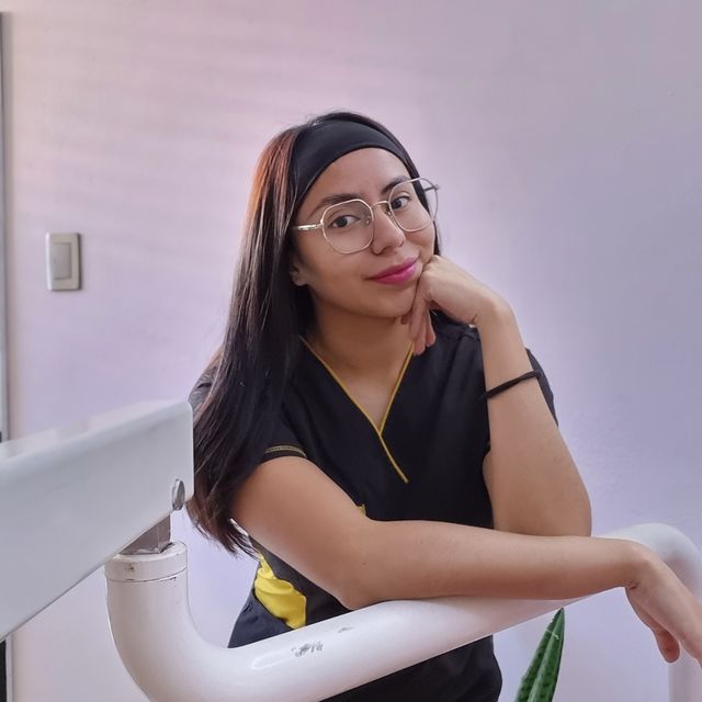 Mayra Pérez Rojas , Dentista - Odontólogo Ixtapaluca