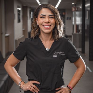 Andrea Embarcadero Becerra, Cirujano plástico Cuauhtémoc