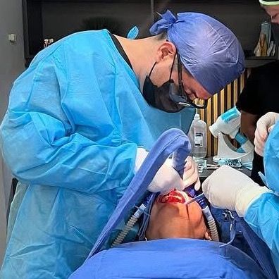 Albert Lewis  Aguirre Zaragoza , Dentista - Odontólogo Chilpancingo