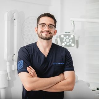 Ampliar imagen: Joshua Aarón Vargas Gasca, Dentista - Odontólogo Ciudad de México