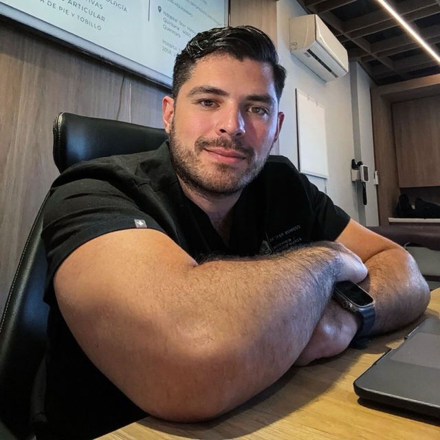 Iker Eduardo Romero Garcia, Ortopedista Santiago de Querétaro