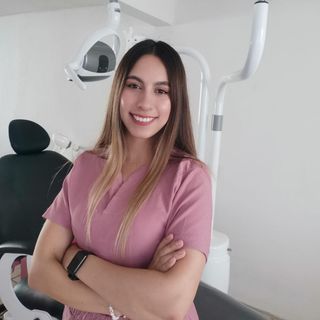 Ampliar imagen: Brenda Cisneros Garcia, Dentista - Odontólogo Pachuca de Soto