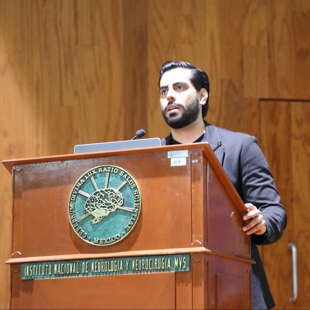 Alan Hernández Hernández , Neurocirujano Ciudad de México