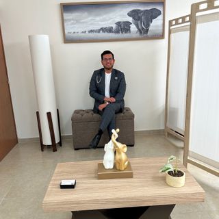 Ampliar imagen: Néstor Adair Urdiales Morán, Gastroenterólogo Zapopan