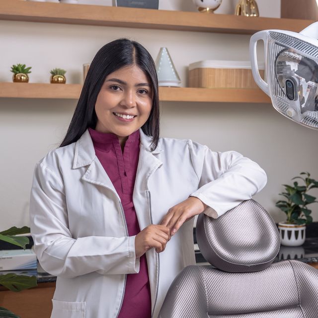 Cynthia Alejandra Pech Araujo, Dentista - Odontólogo Mérida