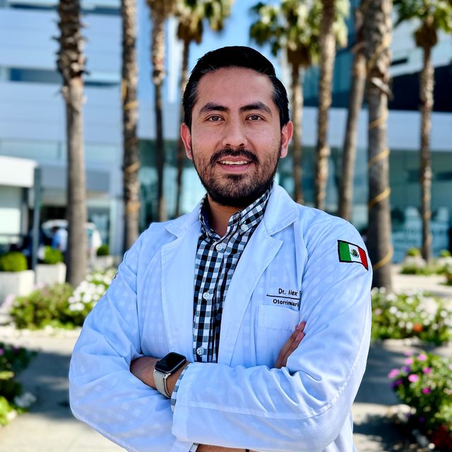 Alex Flores Rodríguez, Otorrinolaringólogo Puebla