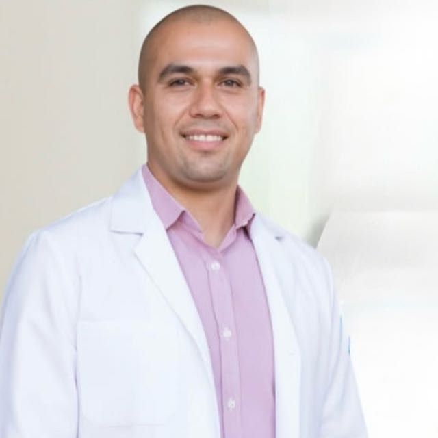 Gustavo Adolfo Hernández Nava, Internista Colima