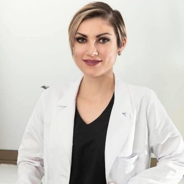 Adriana Fentanes Vera, Cirujano plástico Ciudad de México