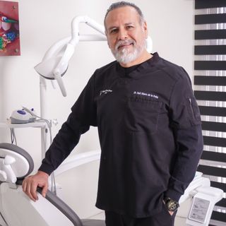 Ampliar imagen: Noe Flores de la Peña, Dentista - Odontólogo Chihuahua
