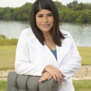 Ampliar imagen: Cinthia Lara Luna, Dentista - Odontólogo Minatitlan