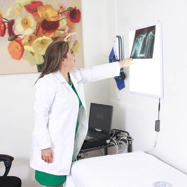 Laura Shelina Mendoza Wong, Especialista en Rehabilitación y Medicina Física Tampico