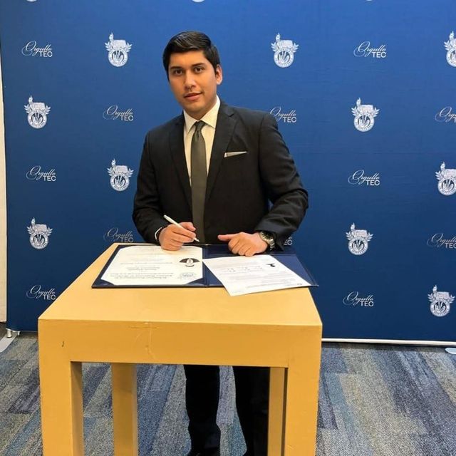 Irving Augusto  Palomares Ramos, Cirujano general Monterrey