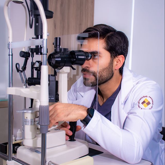 Jesús Armando Otero Martínez, Oftalmólogo Querétaro