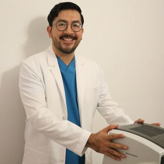 Ampliar imagen: Abraham Anaya Olvera, Oftalmólogo Zamora