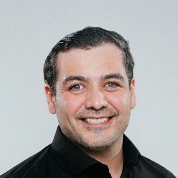 Carlos Vidal  Montiel Castañeda , Reumatólogo Mexicali