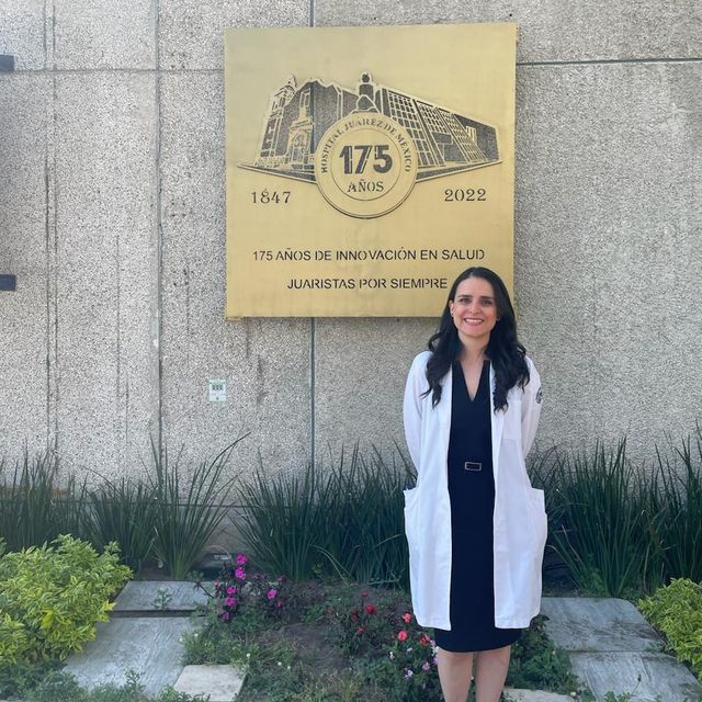 Silvia Navarrete Callejas, Cirujano maxilofacial Iztapalapa
