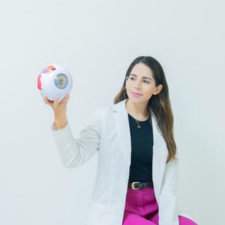 Ampliar imagen: Brenda Manzo, Oftalmólogo Guasave