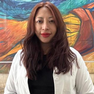 Karen Carmina  Hernández Rojas, Reumatólogo Nezahualcóyotl
