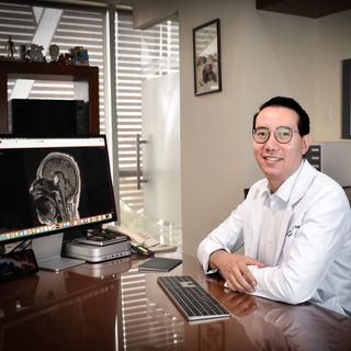 Ampliar imagen: Víctor Hugo Puga Salcido, Neurocirujano Colima