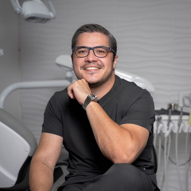 Luis Hernán Tovía Solís, Dentista - Odontólogo Mérida