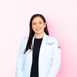 Ampliar imagen: María Xosé Arroyo López, Dermatólogo Juriquilla