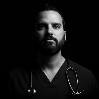 Ampliar imagen: Santiago Alejandro Peña Romero, Médico general Mérida