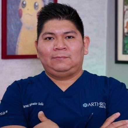 Israel Salvador Solís, Ortopedista Torreon