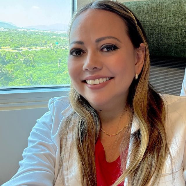 María Lucía León González, Pediatra García