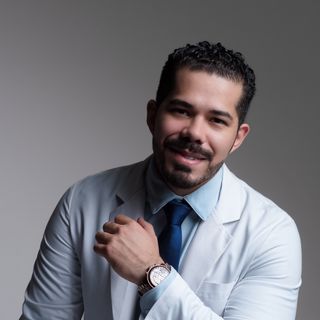 Víctor Benitez cano, Neurocirujano Monterrey