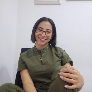 Ampliar imagen: Montserrat Flores, Fisioterapeuta Toluca