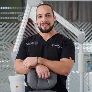 Ampliar imagen: Arturo Alejandro Flores Galindo, Dentista - Odontólogo Chihuahua