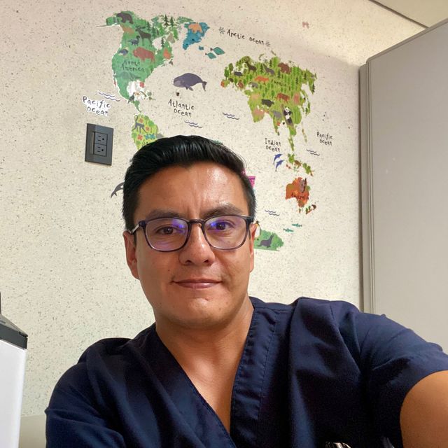 Marcos Noel Cordova Flores, Pediatra León