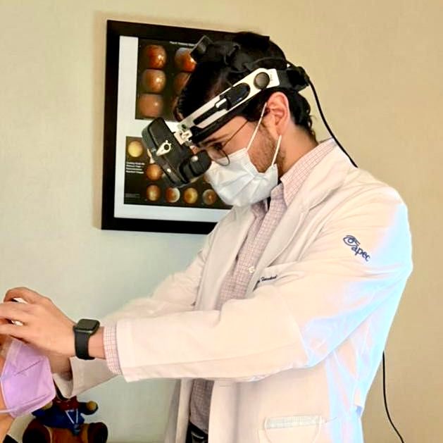 Gerardo Marcelo Hernández Valero, Oftalmólogo Ensenada