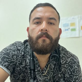 Ampliar imagen: Erik Alonso Cabrera Guiza, Médico general Teocaltiche