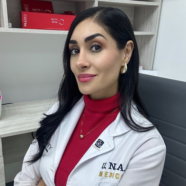 Julia Jacqueline Niembro García, Médico general Querétaro