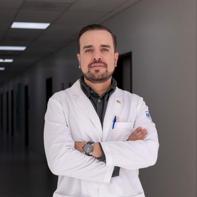 Iván J. Alvídrez González, Urólogo Chihuahua