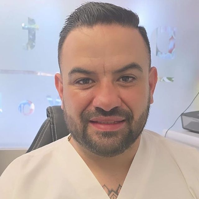 Yoban Martínez, Implantólogo Metepec