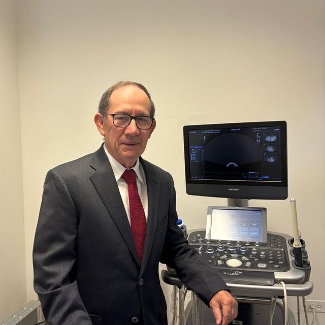 Roberto Salazar López, Ginecólogo Hermosillo