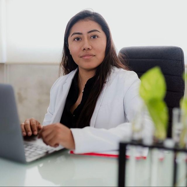 Ingrid Karely Chi, Otorrinolaringólogo Mérida