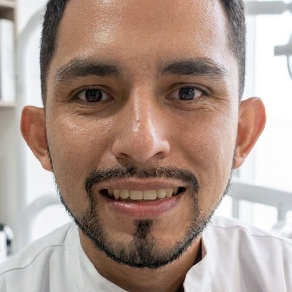 Eddie Sierra, Dentista - Odontólogo Mérida