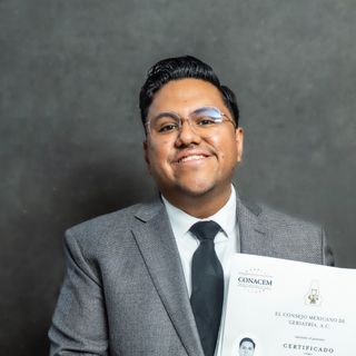 Ampliar imagen: Willebaldo Esquivel  Reyes, Geriatra Cabo San Lucas